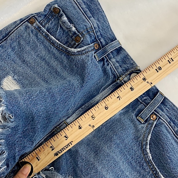 Levi's Premium Denim Jean Shorts Womens Size 25 Button Fly Distressed Frayed Hem - Picture 12 of 15